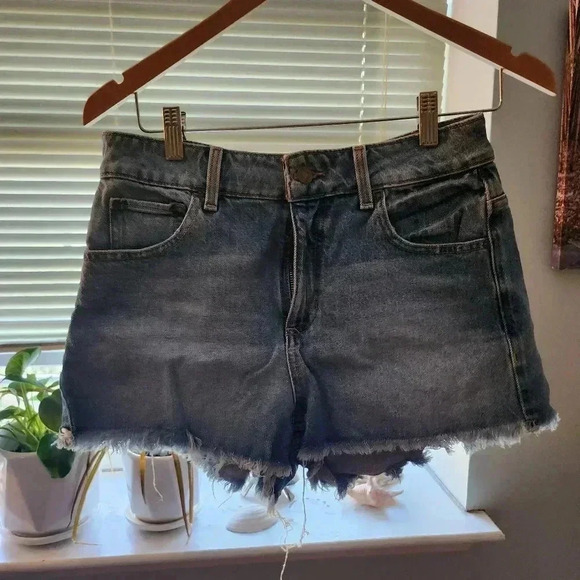 Guess‎ Denim Fray shorts - Picture 1 of 4